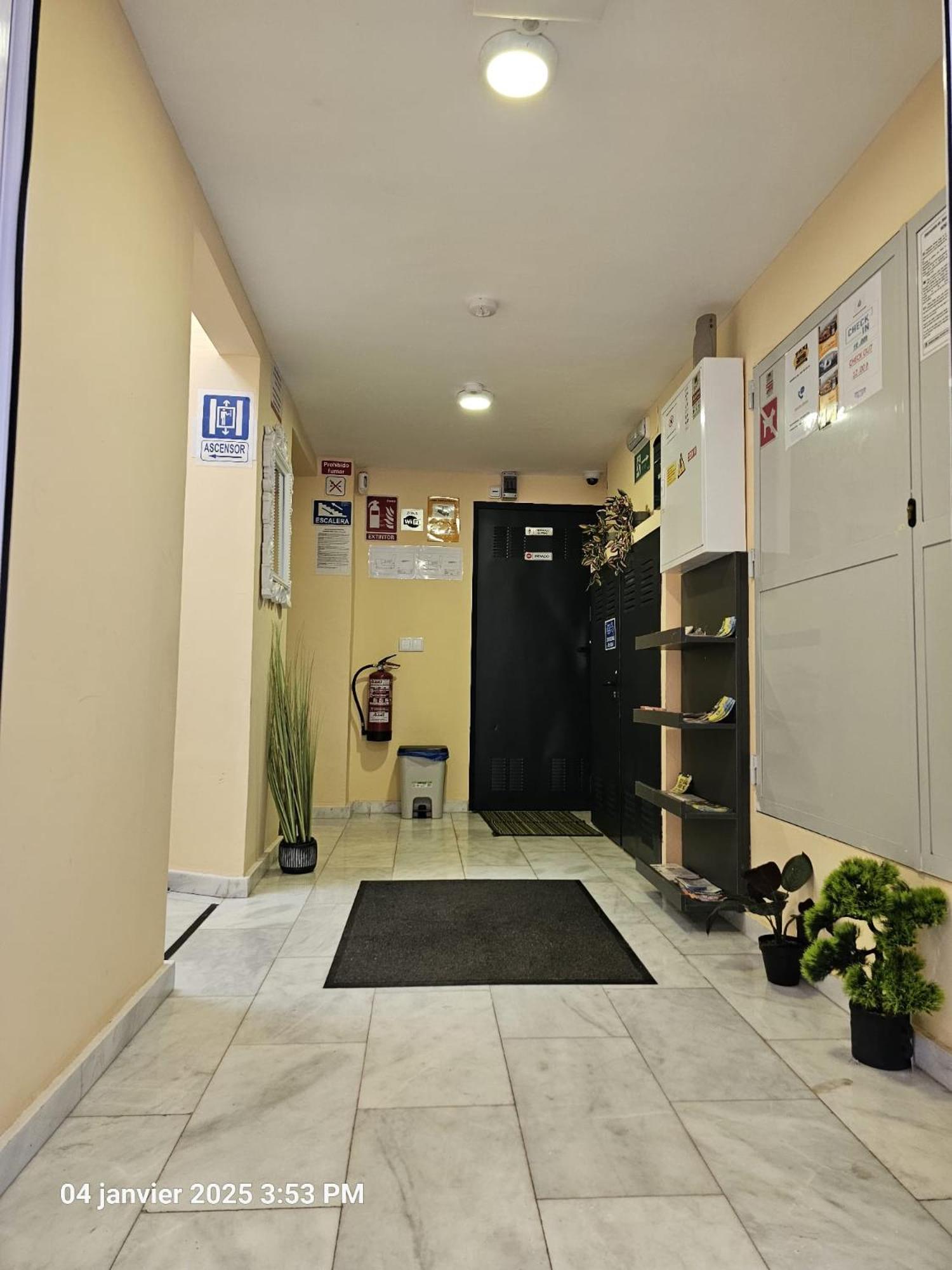 Apartamentos Turisticos Kenzamin Alicante Exterior photo